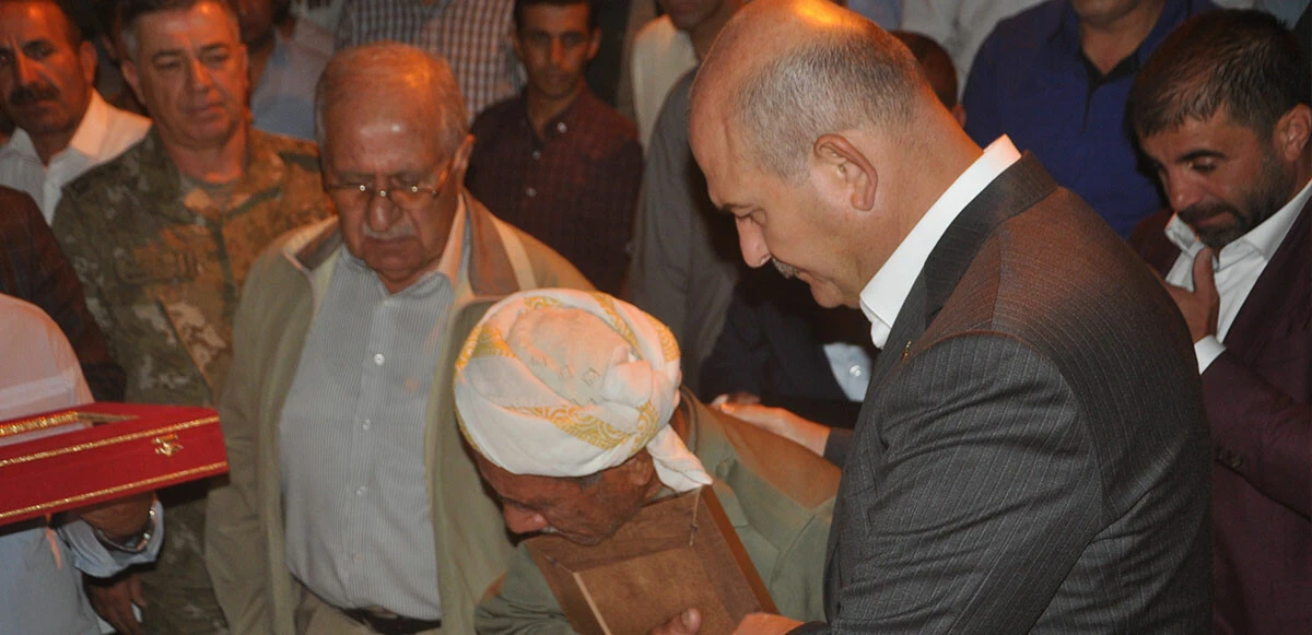 Hakkari’de teröre karşı tek ses, tek yürek! Şehit koruyucuların evleri Türk bayrağı ile donatıldı