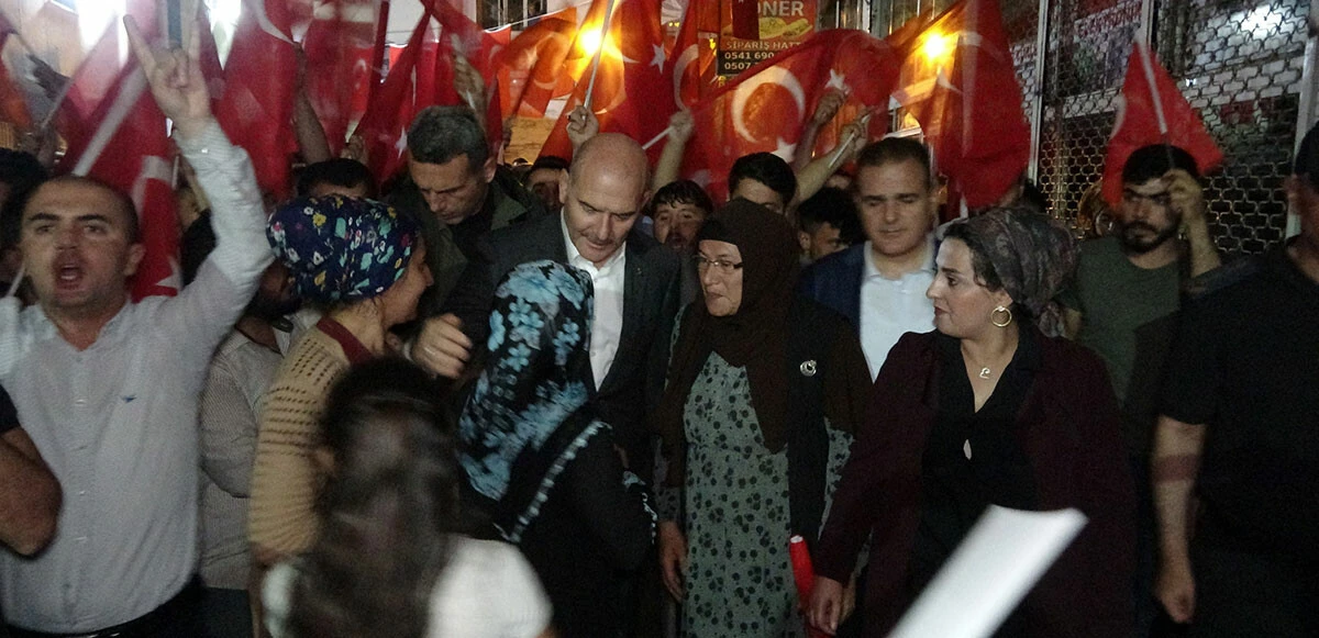 Hakkari’de teröre karşı tek ses, tek yürek! Şehit koruyucuların evleri Türk bayrağı ile donatıldı