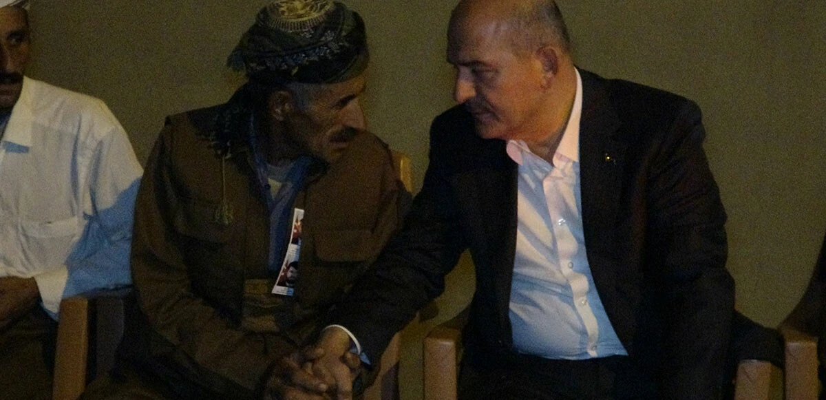 Hakkari’de teröre karşı tek ses, tek yürek! Şehit koruyucuların evleri Türk bayrağı ile donatıldı