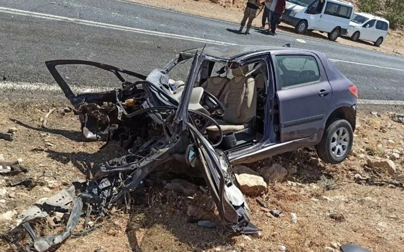 Yolcu otobüsü ile otomobil kafa kafaya çarpıştı: Merve öğretmenden acı haber!