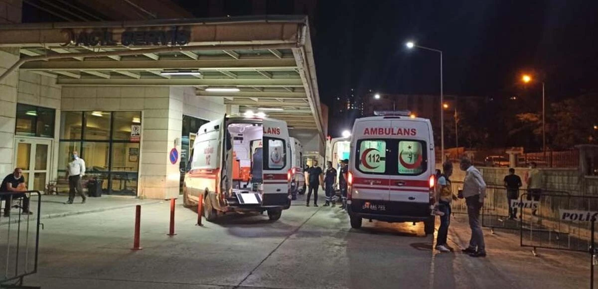 Kamyonet baraj gölüne uçtu: 3'ü çocuk 7 yaralı