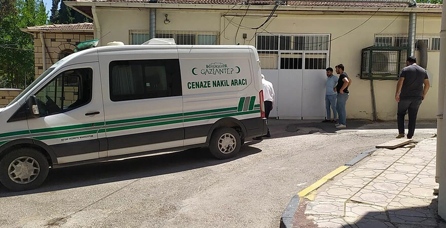 Ağıldaki yangında 12 yaşındaki çocuk yanarak öldü