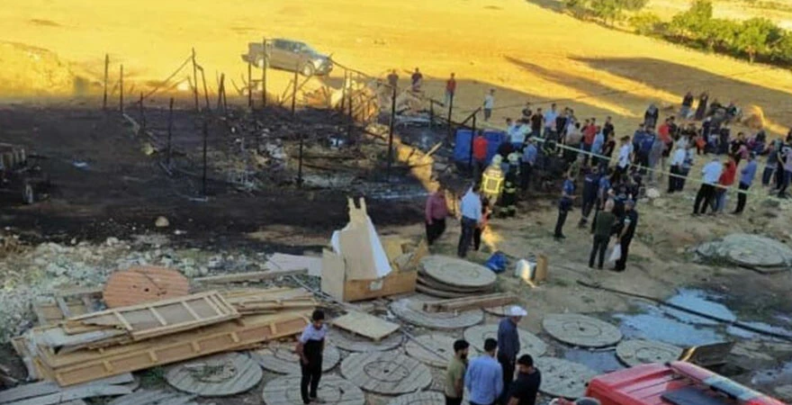 Ağıldaki yangında 12 yaşındaki çocuk yanarak öldü