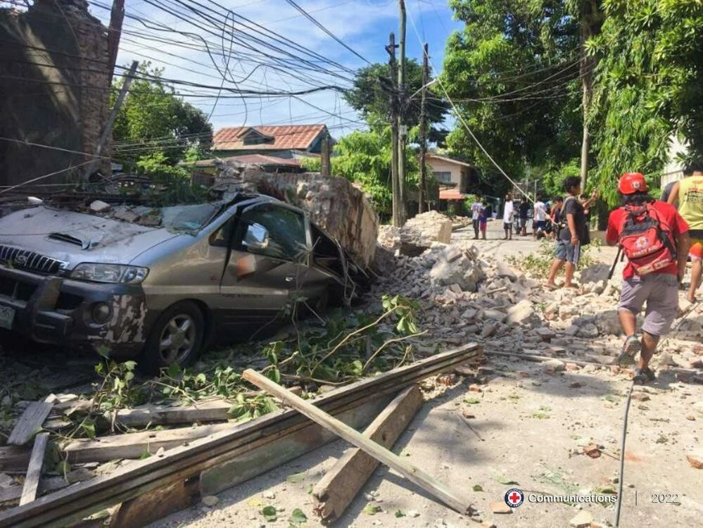 Filipinler'de 7 şiddetinde deprem: 4 kişi öldü hastaneler boşaltıldı