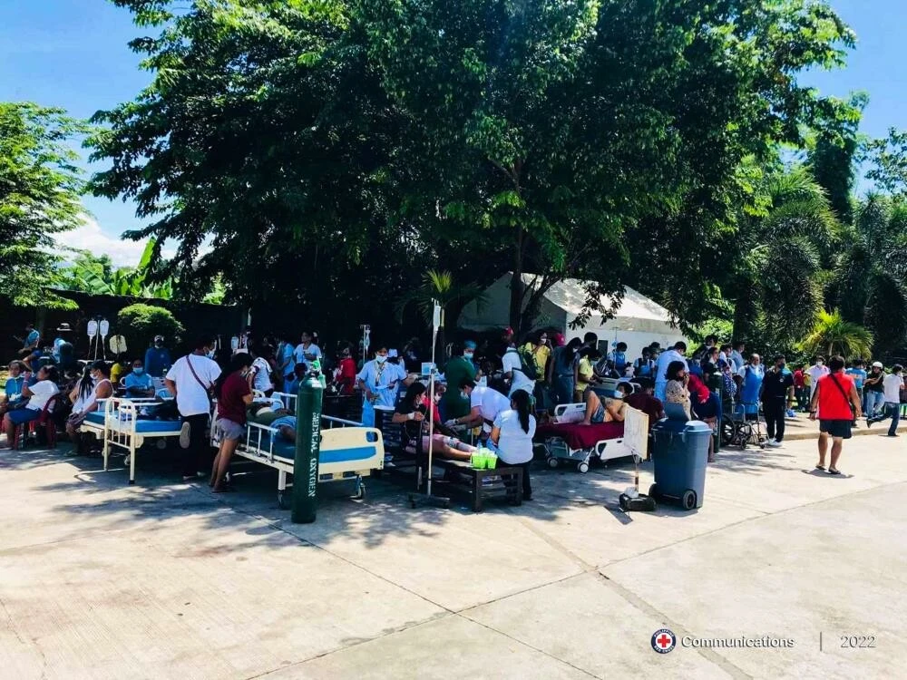 Filipinler'de 7 şiddetinde deprem: 4 kişi öldü hastaneler boşaltıldı