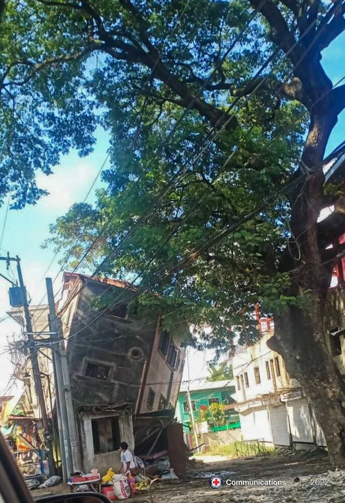 Filipinler'de 7 şiddetinde deprem: 4 kişi öldü hastaneler boşaltıldı
