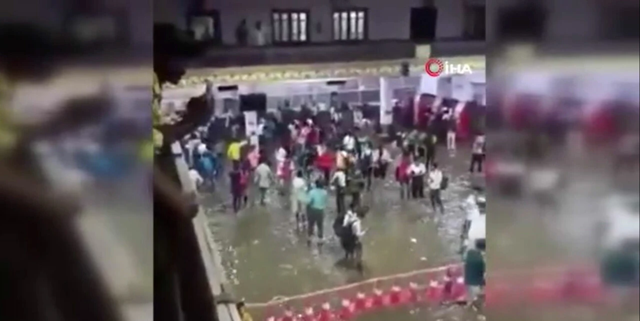 Hindistan'da sel ve yıldırım felaketi: Çok sayıda kişi hayatını kaybetti