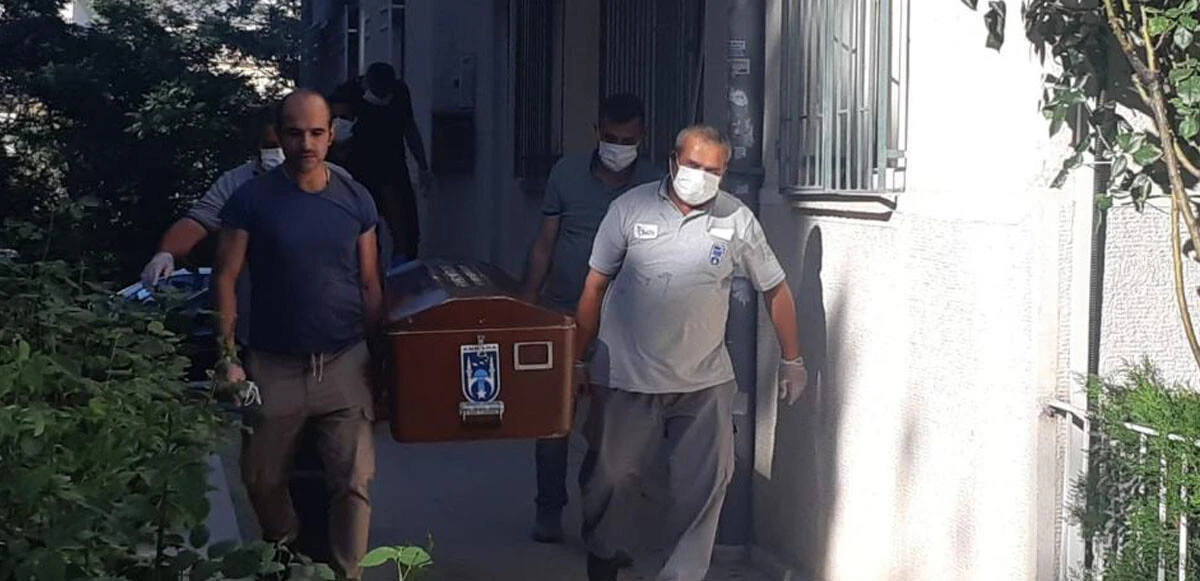 Yaşlı adamdan 4 aydır haber alınamıyordu, bankacılar kapısına gelince korkunç gerçek ortaya çıktı