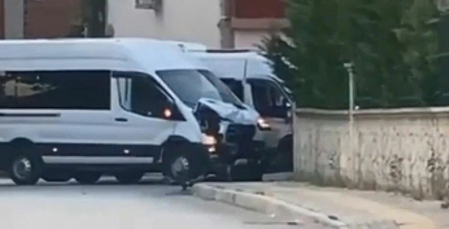 Oğlunu almaya giderken yaşlı adama çarptı!