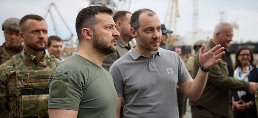 Ukrayna Devlet Başkanı Zelenski, Türk gemisinin önünde ‘tahıl koridoru' mesajı verdi: Biz hazırız, sinyal bekliyoruz