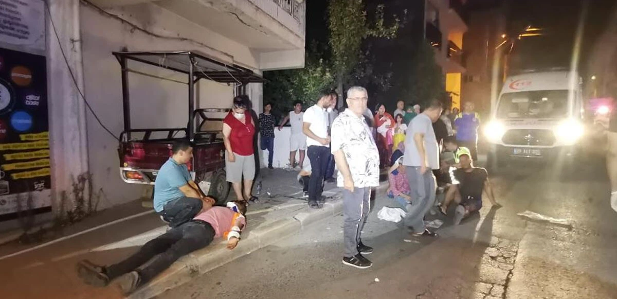 Kamyonet dolmuşa çarptı, ortalık savaş alanına döndü: 12 yaralı