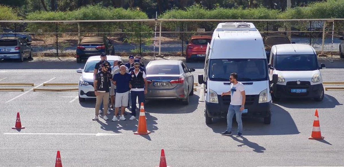 Saatler süren kovalamacanın ardından yakalanan uyuşturucu tacirlerinden ilginç savunma: Gaz kolu takılı kaldı