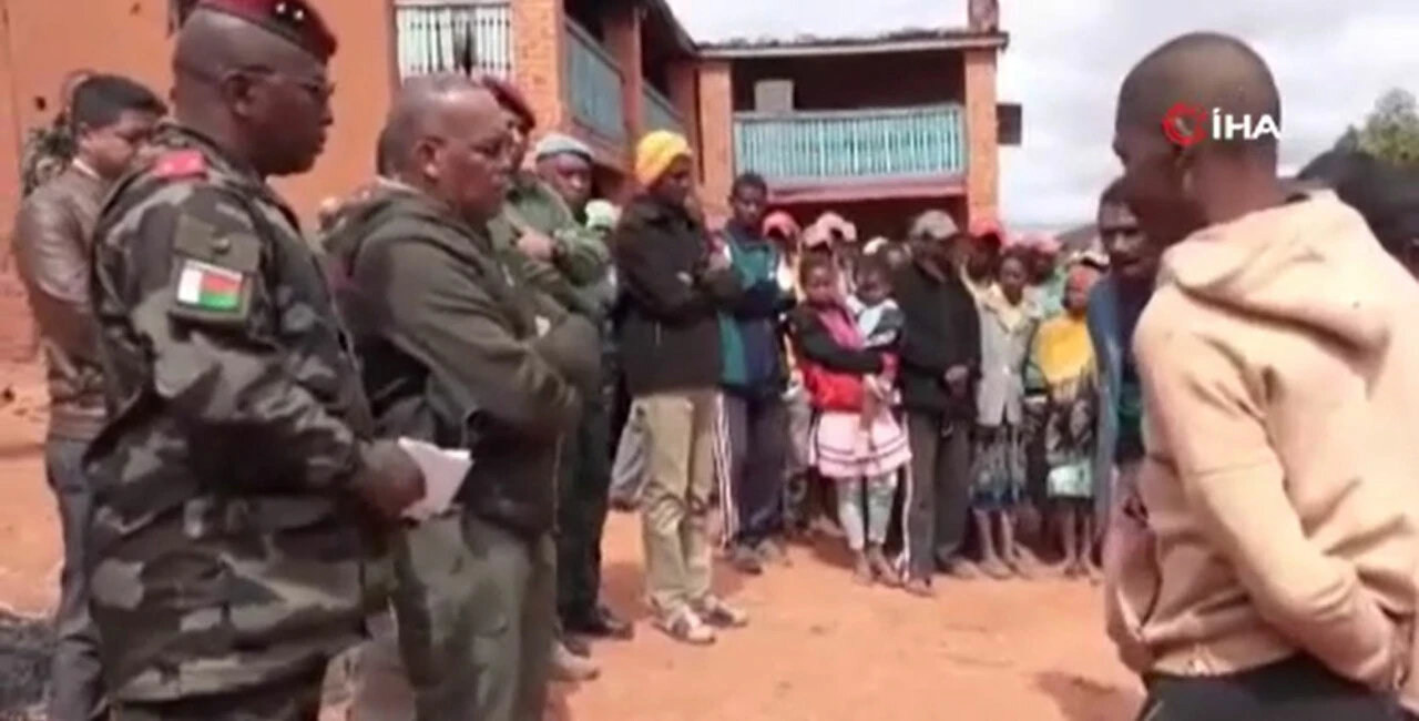 Haydutlar evleri ateşe verdi! Çok sayıda kişi canlı canlı yanarak öldü