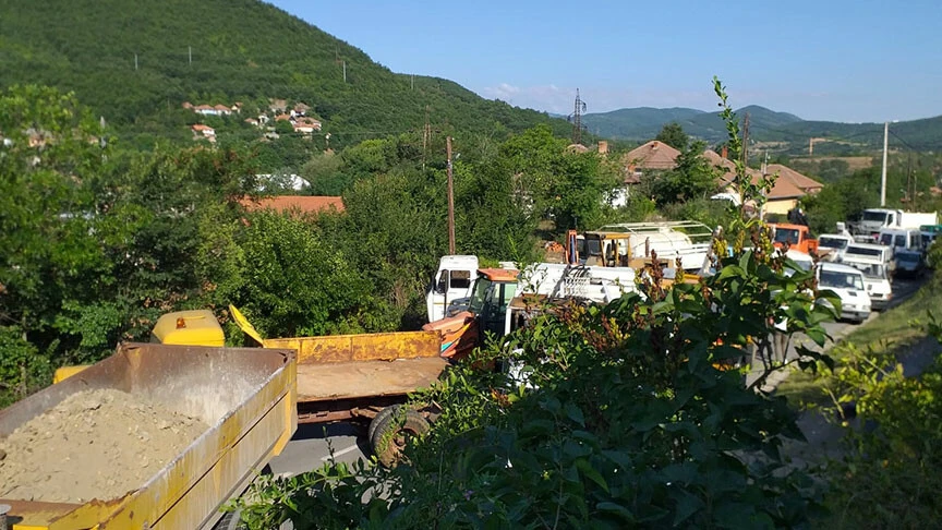 Kosova ile Sırbistan arasındaki sınırda sessizlik hakim! Gözler iki ülkeden gelecek açıklamalara çevrildi