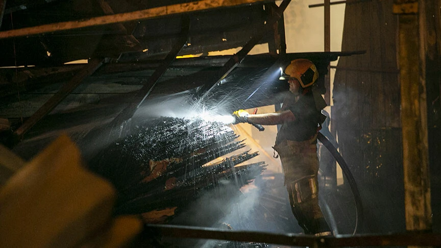 Ankara’daki palet üreten iş yerinde yangın: Zarar 1 milyon lira