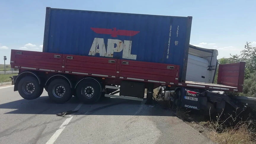 Bursa’da feci kaza: Tırla otomobil çarpıştı! Ölü ve yaralılar var