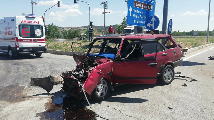 Bursa’da feci kaza: Tırla otomobil çarpıştı! Ölü ve yaralılar var