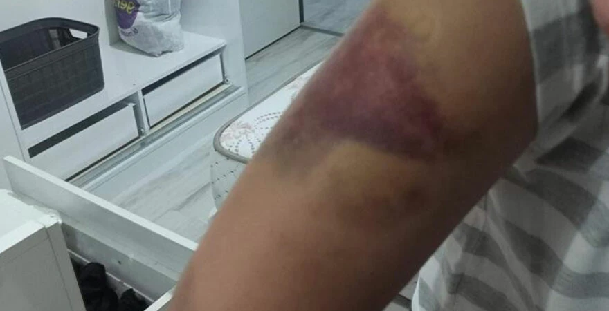 Öz annesi küçükken sattı, eşi yıllarca şiddet uyguladı! Genç kadın çocuklarını görmek için yardım istedi