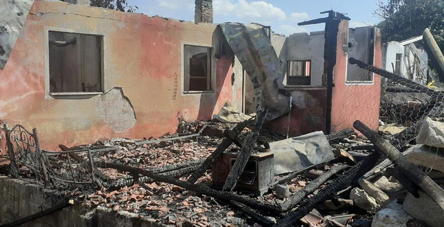 Çorum’da çıkan yangında 2 ev küle döndü! 91 yaşındaki kadın hayatını kaybetti