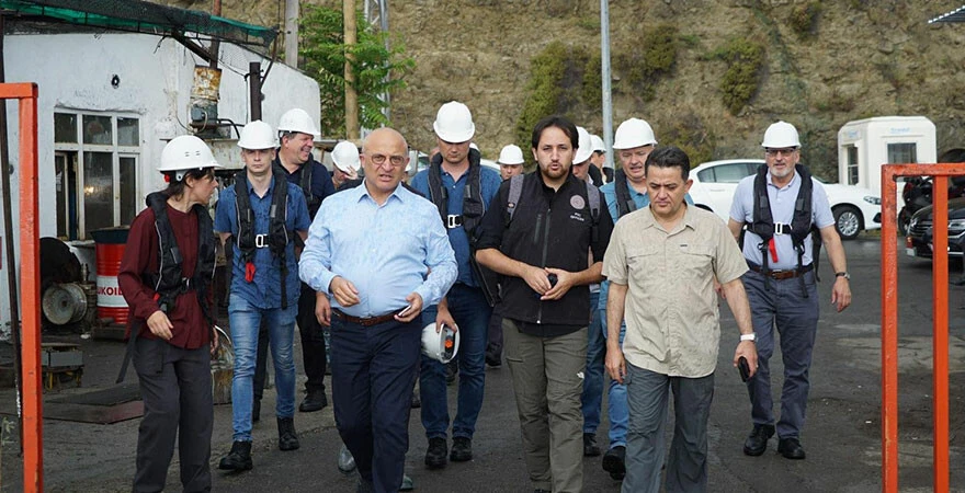 Dünyanın gözü İstanbul'da! Denetim bitti, tahıl yüklü ilk gemi Boğaz'ı geçti