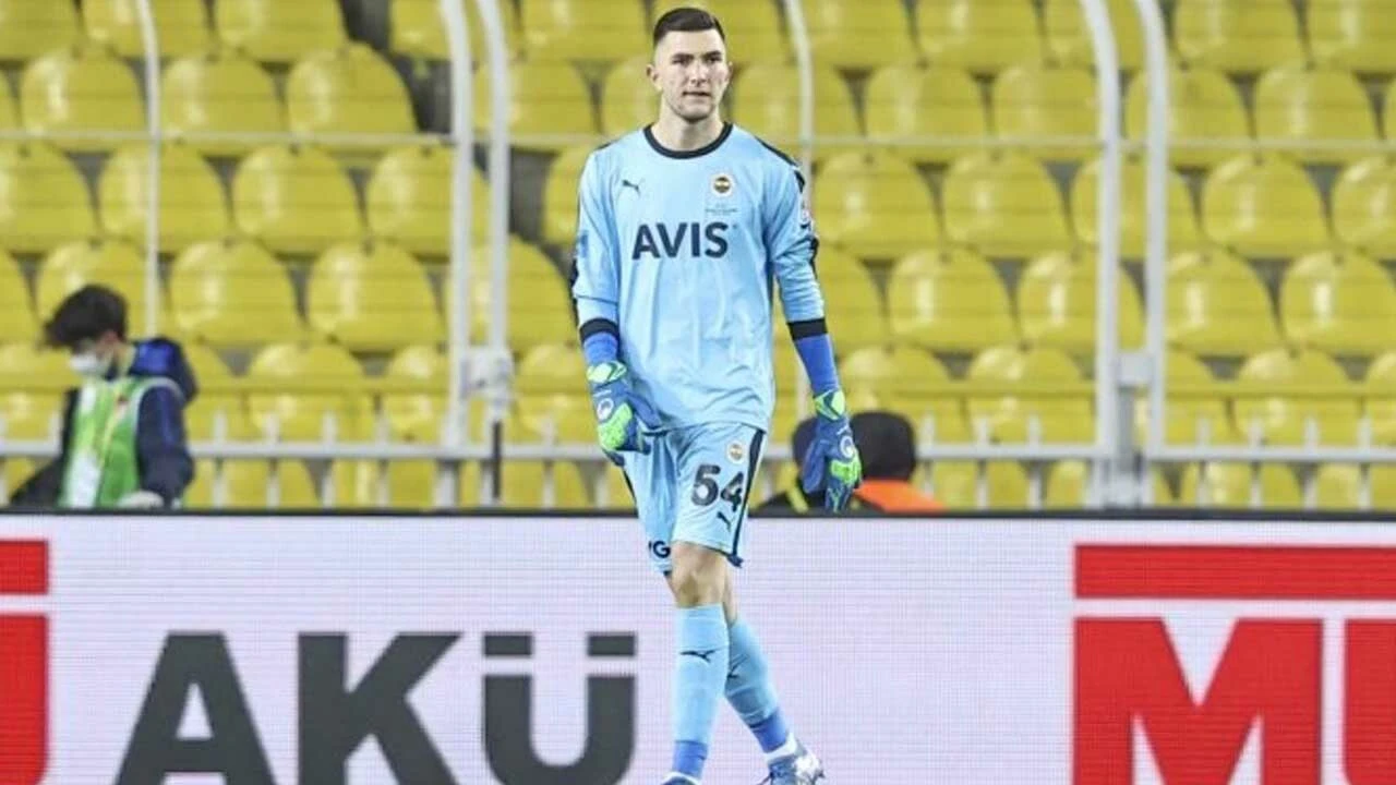 Altay Bayındır, Slovacko maçında yok!