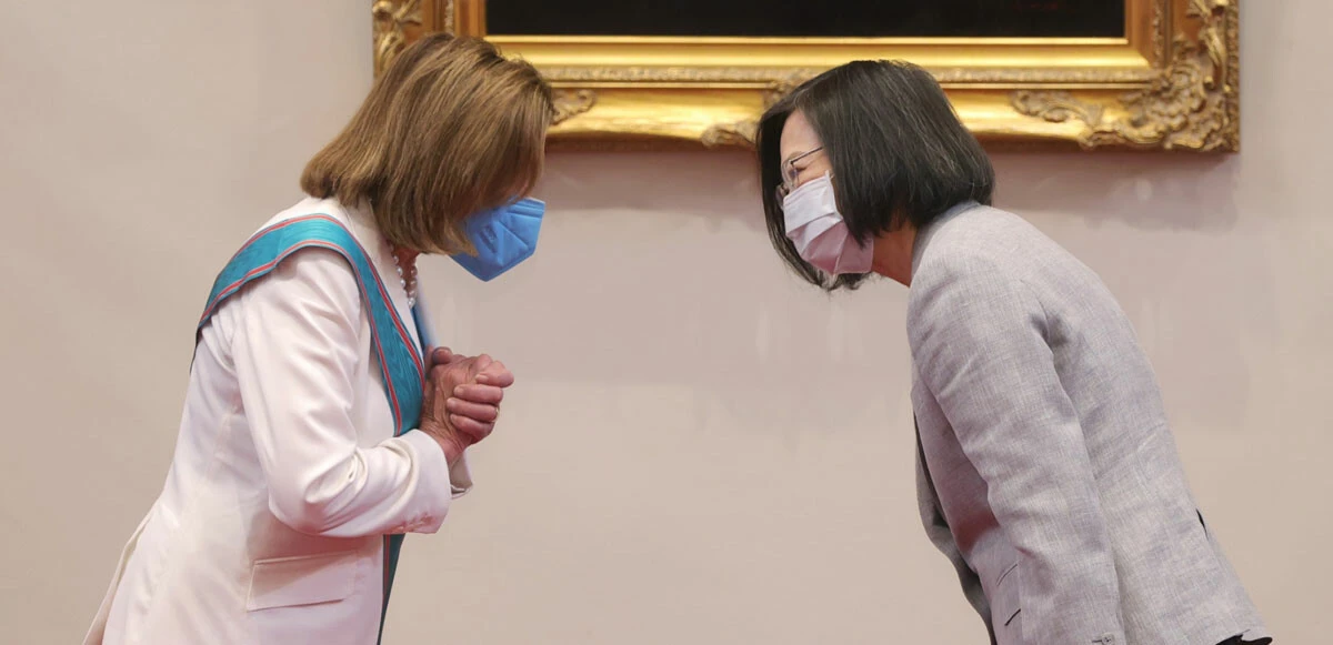 Çin'i daha da kızdıracak hamle! Bir yanda savaş uçakları bir yanda şeref madalyası