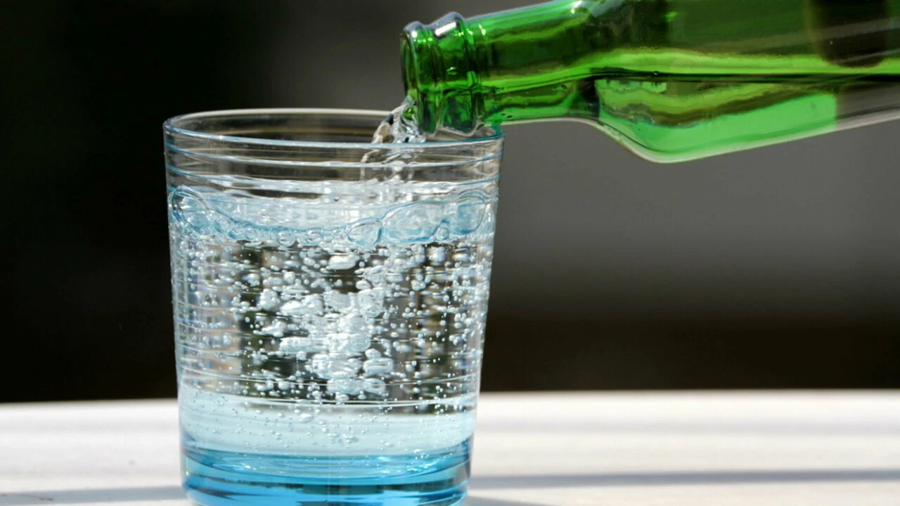 Herkesin merak ettiği maden suyu ile soda arasındaki fark nedir? Maden suyunun faydaları nelerdir? Maden suyu zayıflatır mı?