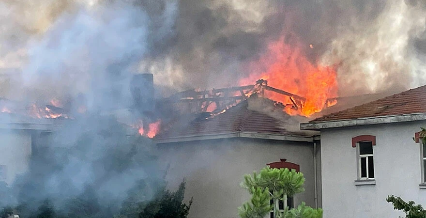 Son dakika! İstanbul'da Balıklı Rum Hastanesi'nde yangın