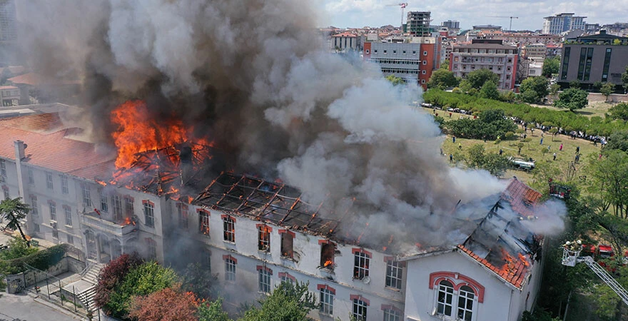 Son dakika! İstanbul'da Balıklı Rum Hastanesi'nde yangın