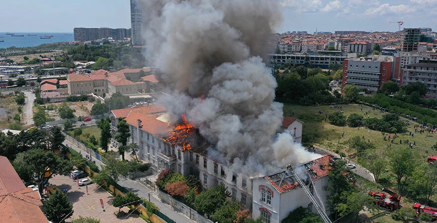 Son dakika! İstanbul'da Balıklı Rum Hastanesi'nde yangın