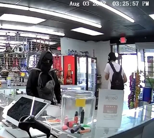 Dükkan sahibi soyguncuları pişman etti! Son sözü 'öldüm' oldu