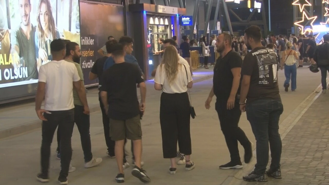 Sertap Erener'in izin almadan yapılan canlı konser etkinliğine polis baskını!