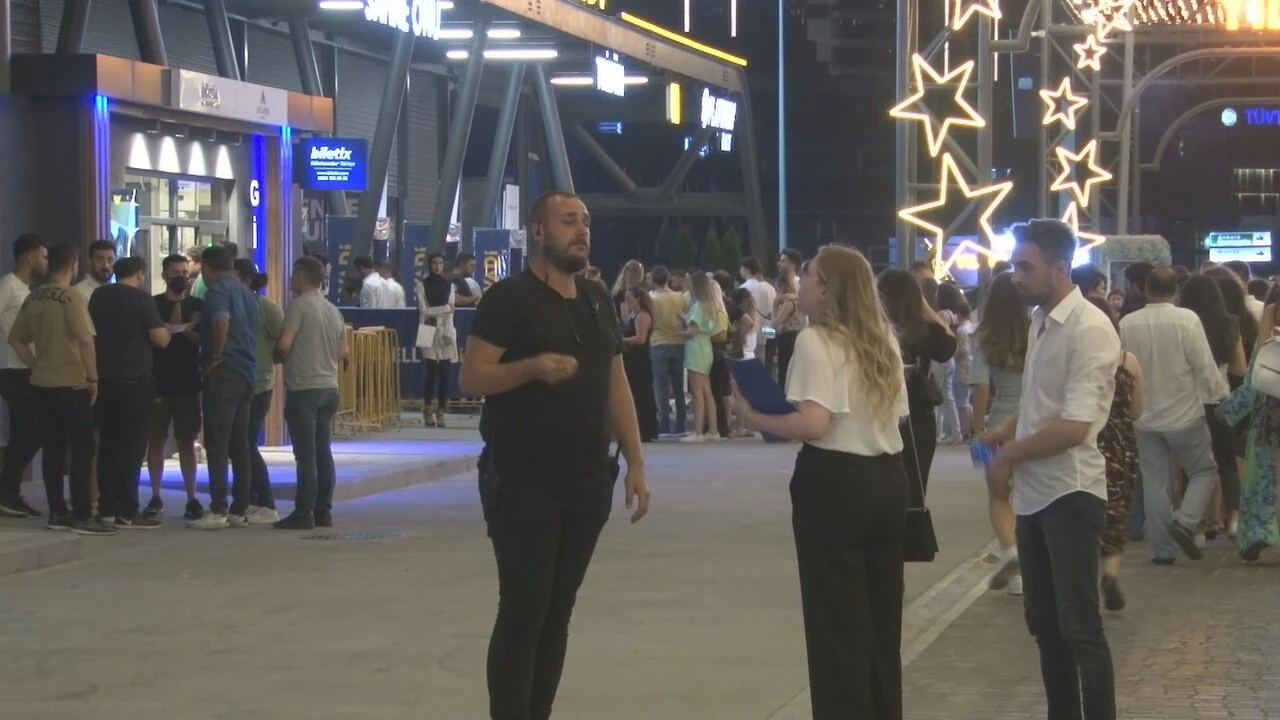 Sertap Erener'in izin almadan yapılan canlı konser etkinliğine polis baskını!