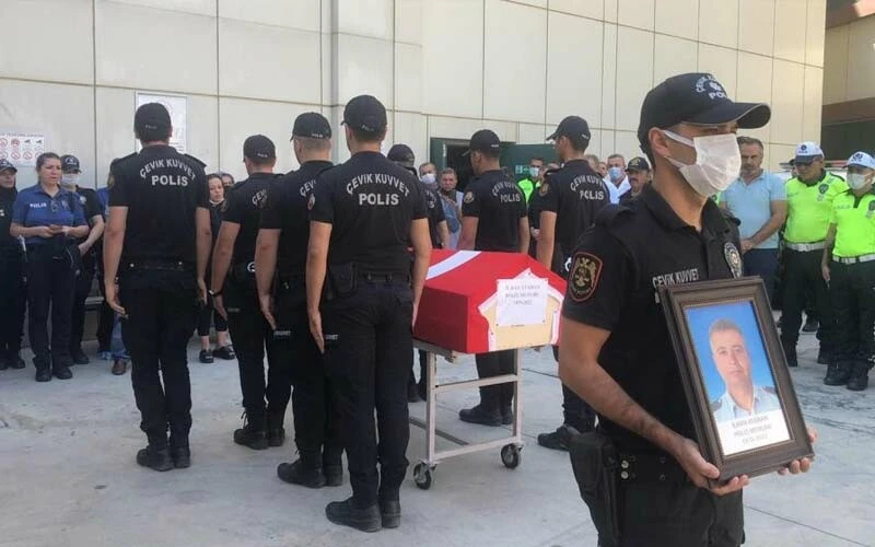 Bursa'da trafik polisi kalbine yenik düştü