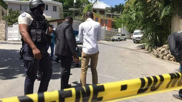 Haiti'de çete savaşları: Eski senatör ve yeğeni yakılarak öldürüldü!