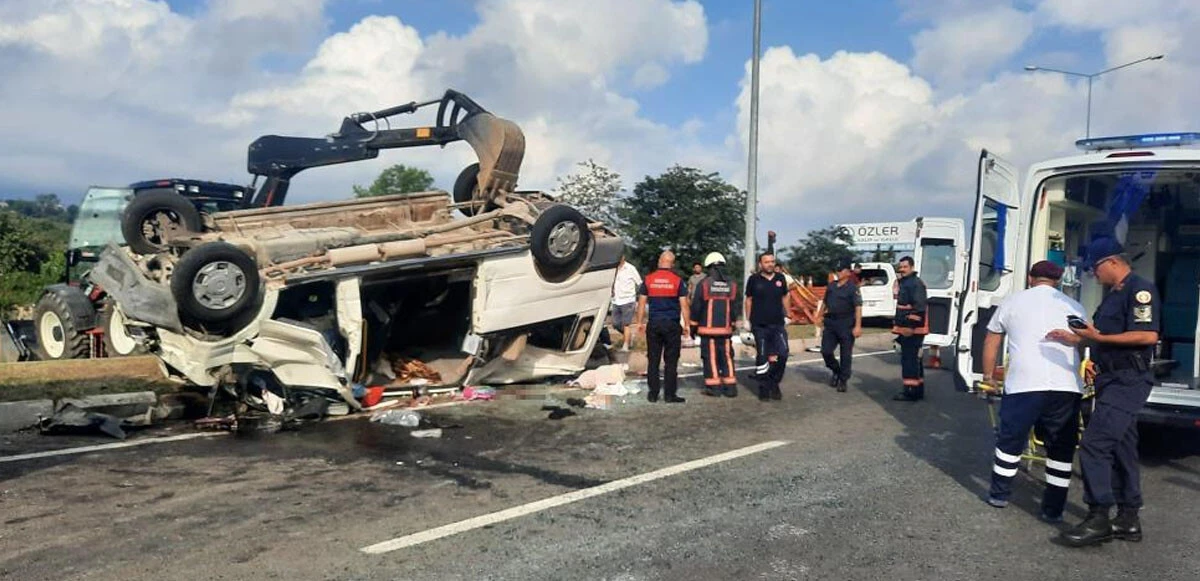 Tarım işçilerini taşıyan minibüs takla attı! Feci kazada çok sayıda yaralı var