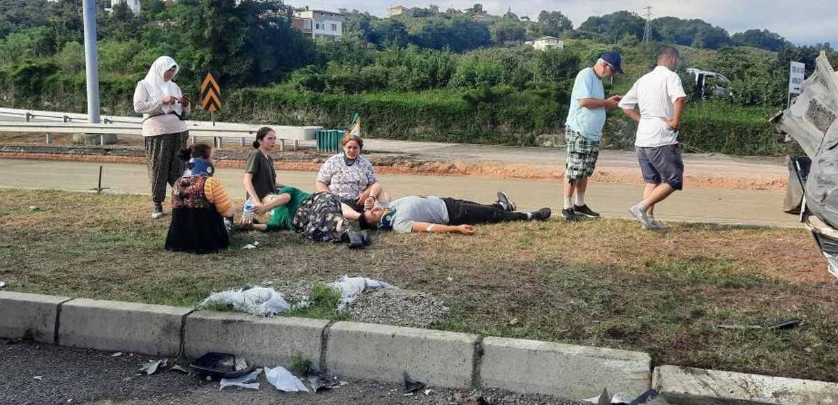 Tarım işçilerini taşıyan minibüs takla attı! Feci kazada çok sayıda yaralı var