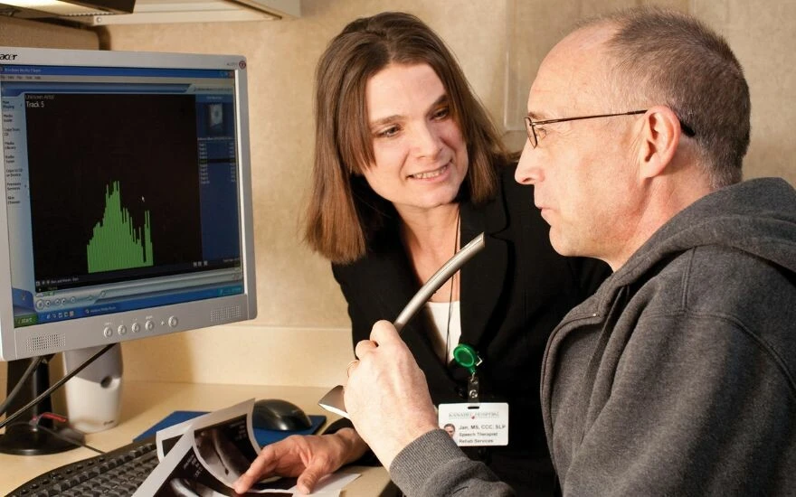 Artık karga sesli insan kalmayacak! Sesi kötü ya da kısık olanlar ses güzelleştiren yöntemi deniyor!