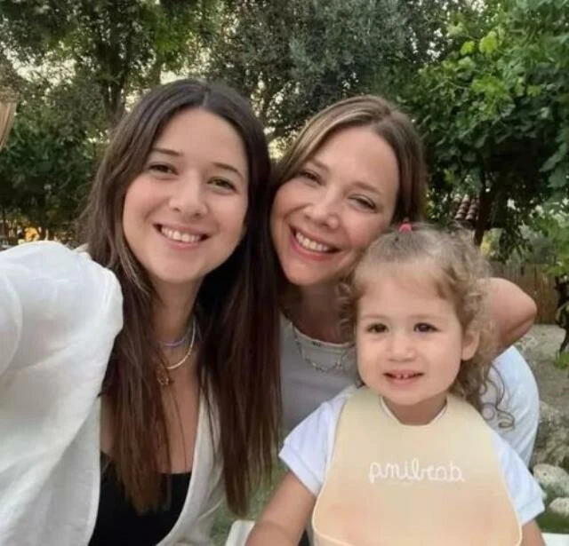 Acun Ilıcalı'nın ilk eşi herkesi kendine hayran bıraktı! Kızıyla abla kardeş gibiler!