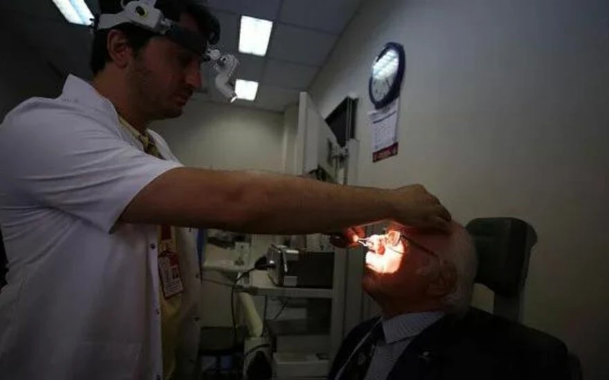 Nefes almakta zorlanan yaşlı adamın burnundan 100 gram kitle alındı! Görenler şok oldu!