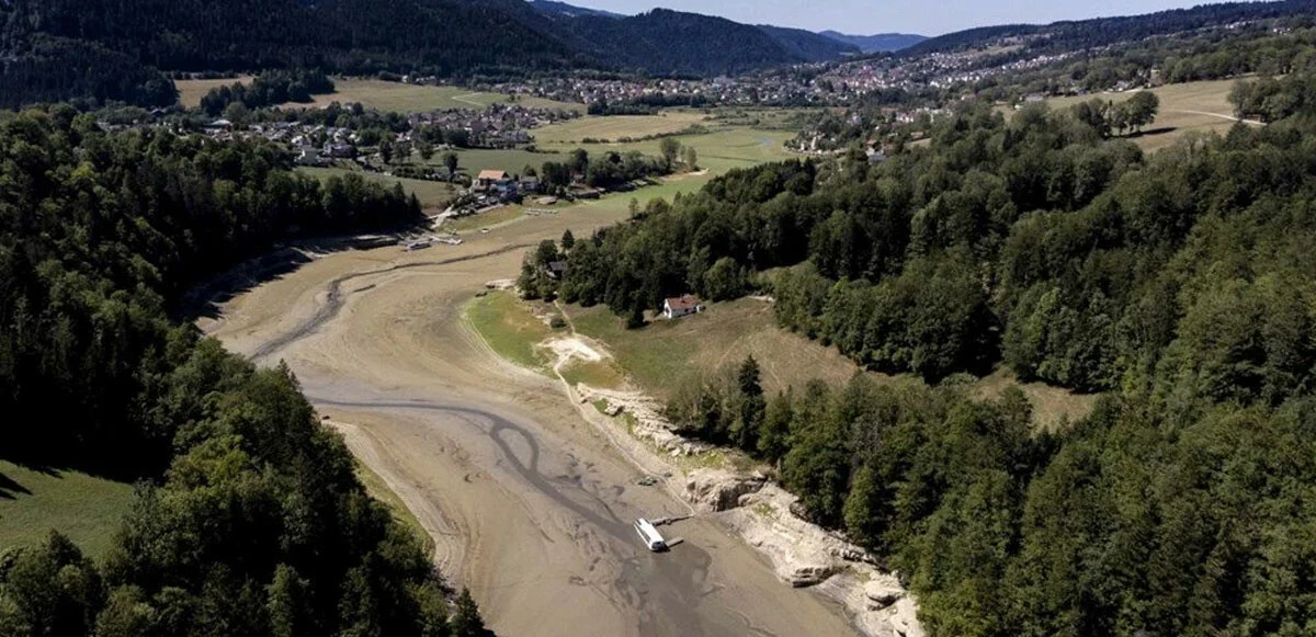 Kuraklık alarmı! Fransa'da tekneler karaya oturdu İngiltere hortum kullanımını kısıtladı