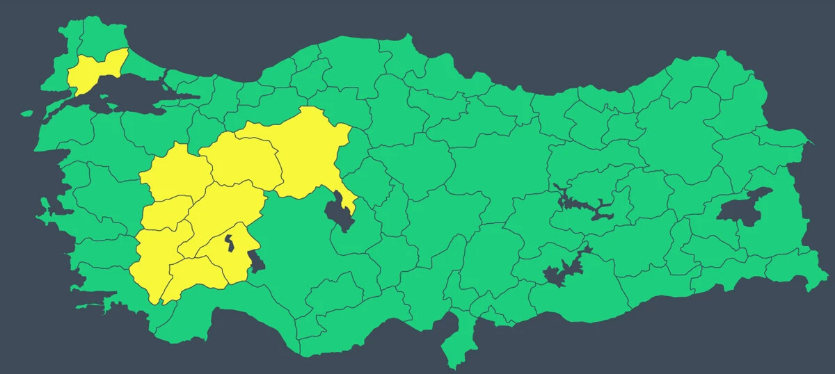 İstanbul'da sağanak alarmı! Valilik ve AKOM peş peşe uyardı: Su baskınlarına dikkat