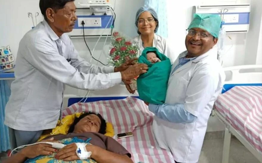 70’lik annenin bebek sevinci! “54 yıldır bebek sahibi olmayı bekliyordum”