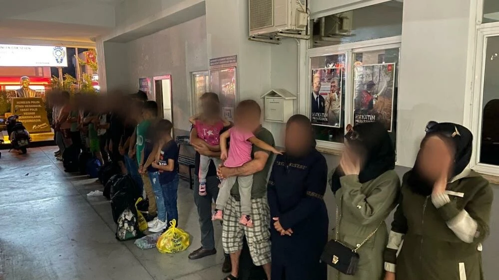 Marmaris'in ardından şimdi de Kekova Adası! Kaçak göçmenleri Avrupa diyerek kandırıp bıraktılar