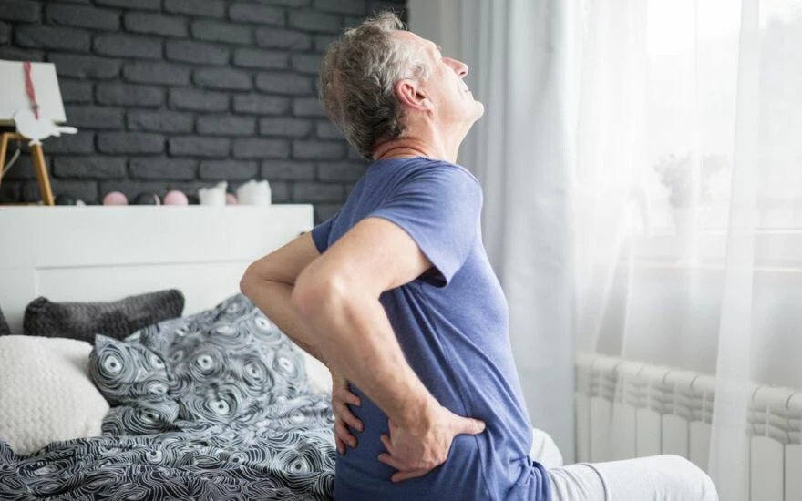 Sabahları tutuk ve ağrıyla uyanıyorsanız dikkat! Sakatlığa neden olabiliyor