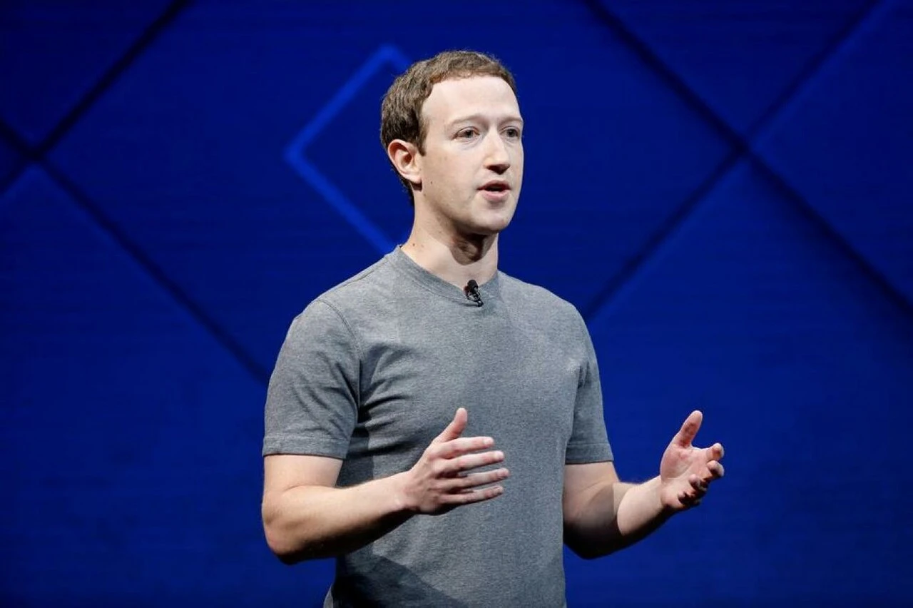 Kendi robotuna Mark Zuckerberg soruldu: Para için insanları sömürüyor