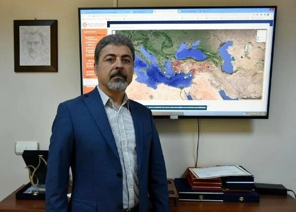 Peş peşe sarsıntıların ardından deprem uzmanı şiddetini vererek uyardı: İzmir gün geçtikçe şansını kaybediyor