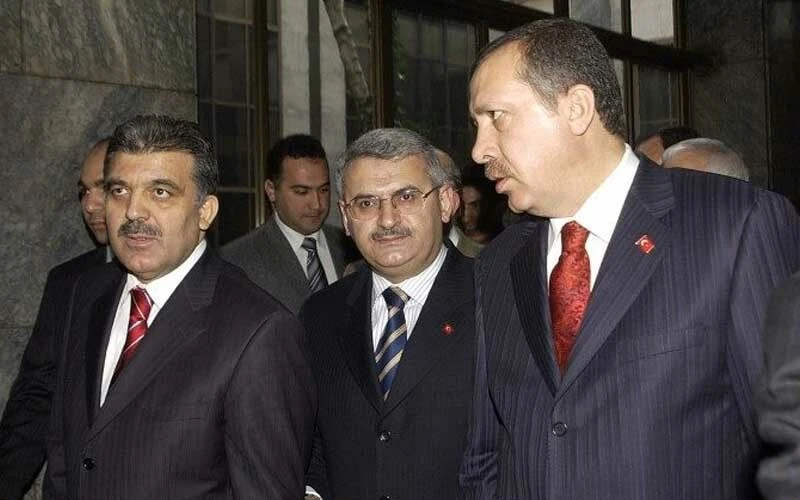 Cumhurbaşkanı Erdoğan'dan AK Parti'nin 21. kuruluş yıl dönümü mesajı: Hizmet davamızdan geri adım atmadık, atmayacağız