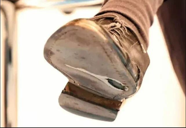 İngiltere Başbakan adayı Rishi Sunak'ın delik ayakkabısı gündem oldu: Ülkeyi yönetemeyecek kadar zengin