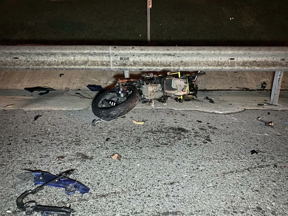 TEM'de feci kaza! Otomobilin çarptığı motosikletteki 2 kişi öldü: Sürücü kaçtı